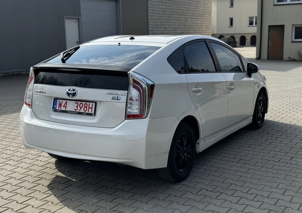 Toyota Prius cena 49999 przebieg: 147000, rok produkcji 2015 z Raszków małe 529